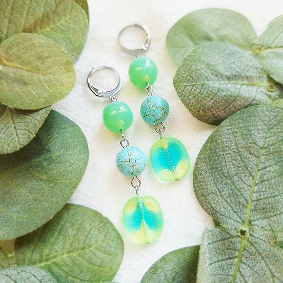 Turquoise Howlite Dangle Earrings, Funky Retro Stone Earrings, Vibrant Artsy - Picture 1 of 7